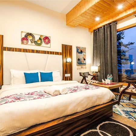 Eden Oaks Hotell Manāli Eksteriør bilde