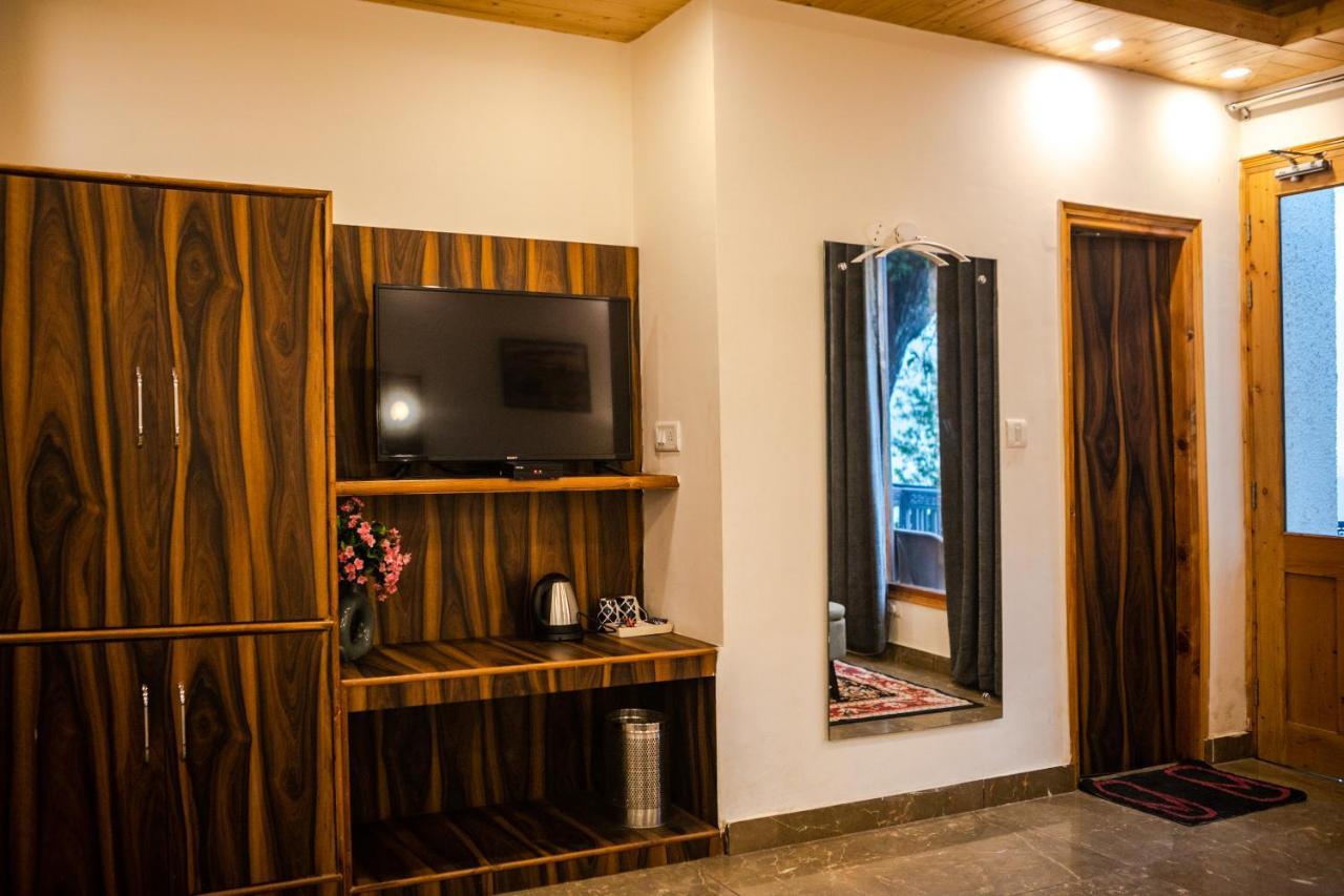 Eden Oaks Hotell Manāli Eksteriør bilde
