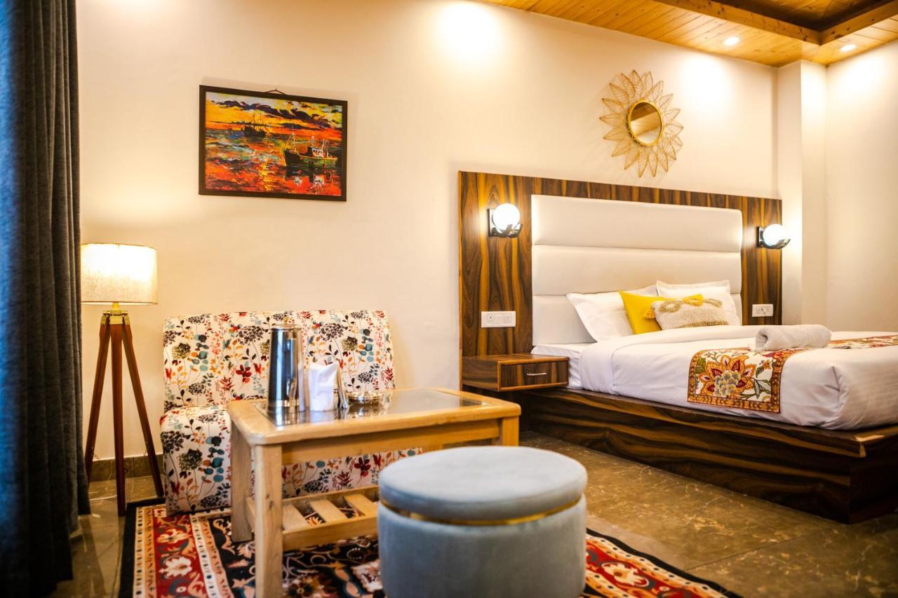 Eden Oaks Hotell Manāli Eksteriør bilde